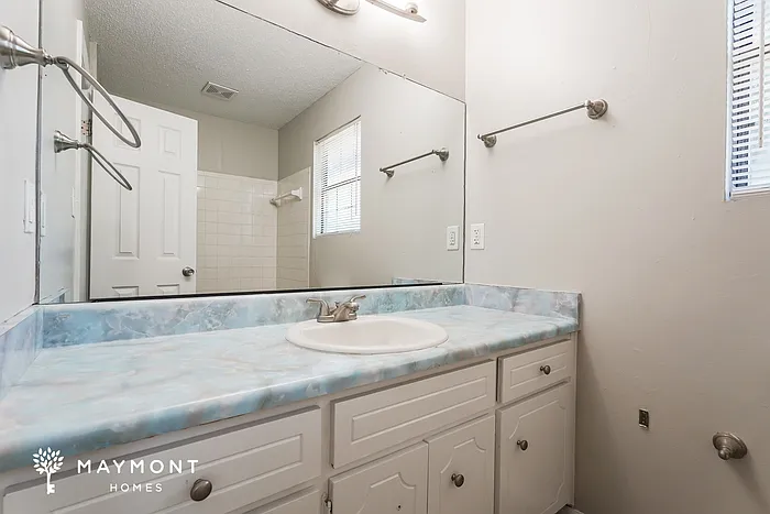 1911 Neptune Dr — Photo 13