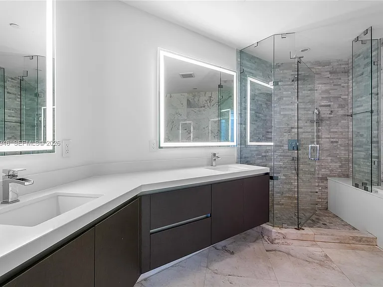 851 NE 1st Ave #1409 — Photo 9