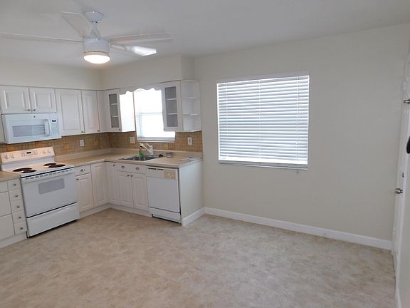 4th image of 735 Hummingbird Way Unit 4