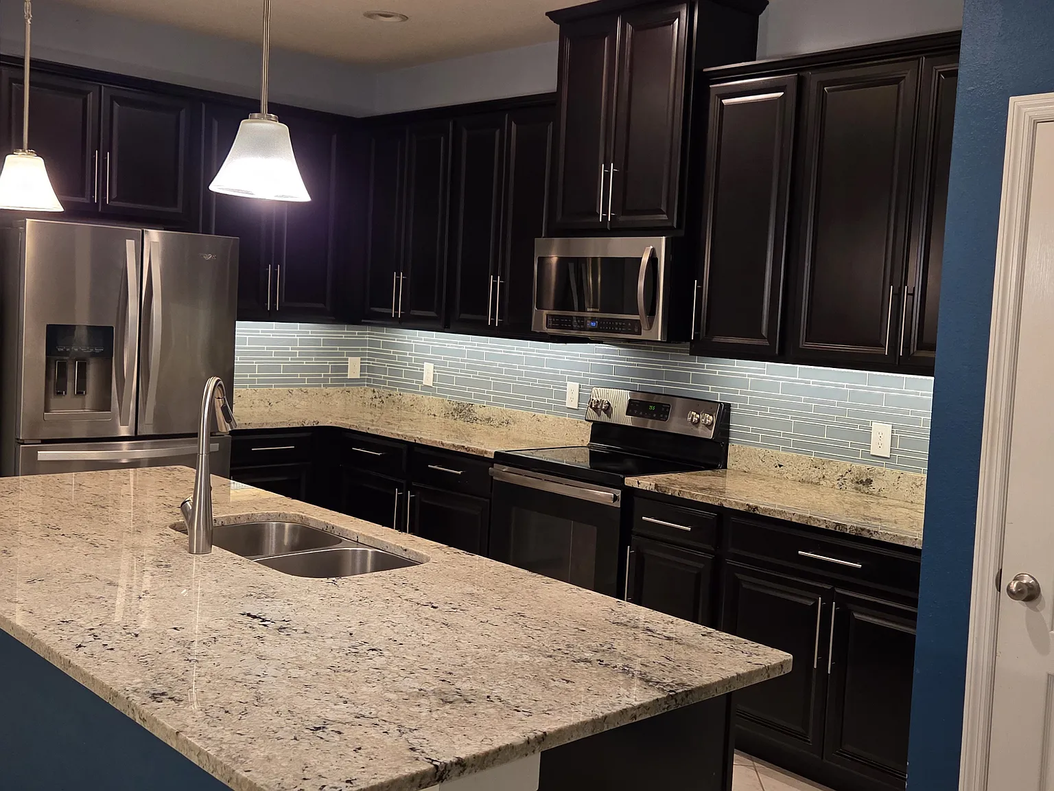 3 bed, 2.5 bath, 1787 sqft, $2,399 — Photo 4