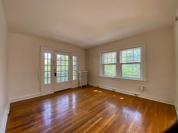 2nd image of 3600-3606 Roanoke Pkwy #3606-6