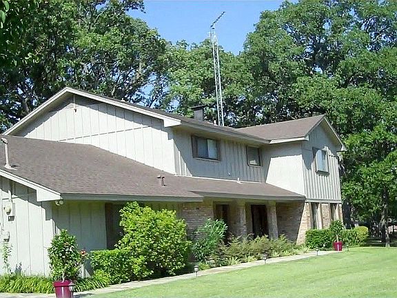 2nd image of 2 Oak Village Dr