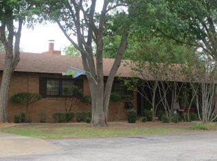 825 W Brazos St, Seymour, TX 76380