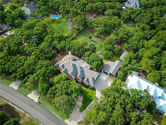 2nd image of 135 Winding Creek Way