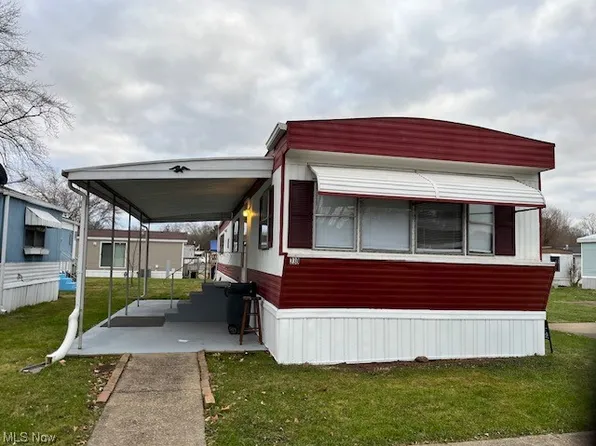 230 Windchasers Ln SE, New Philadelphia, OH 44663