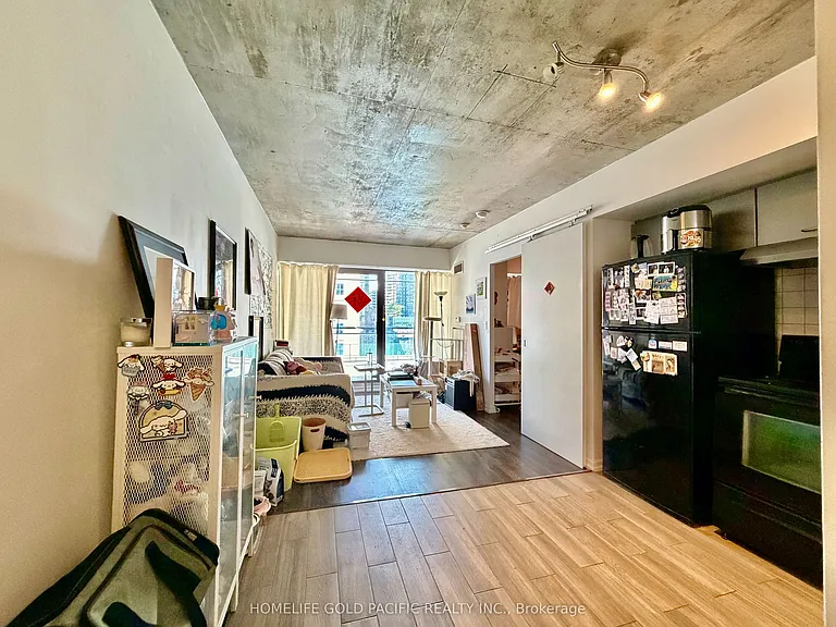 22 Wellesley St E #705 — Photo 4