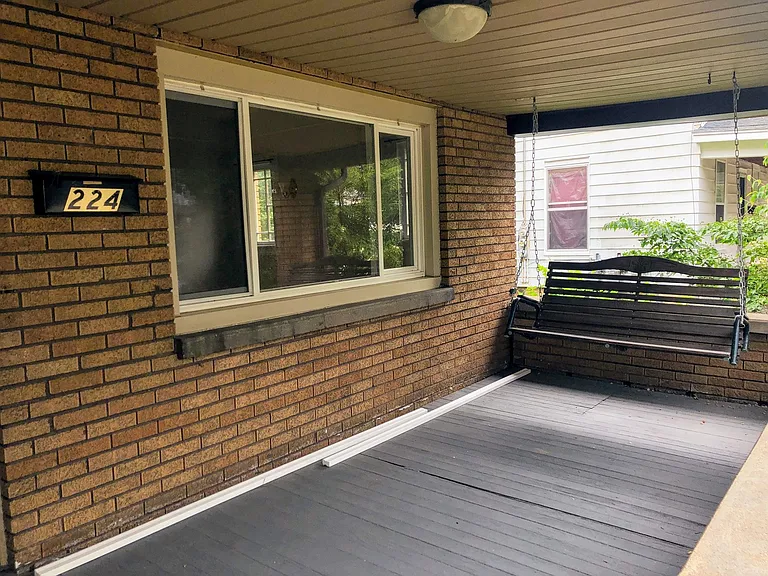224 Garfield Ave NW — Photo 2