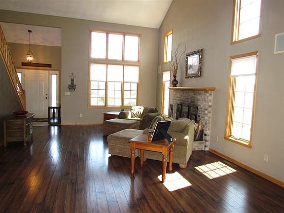3rd image of 13154 Glencrest Ln
