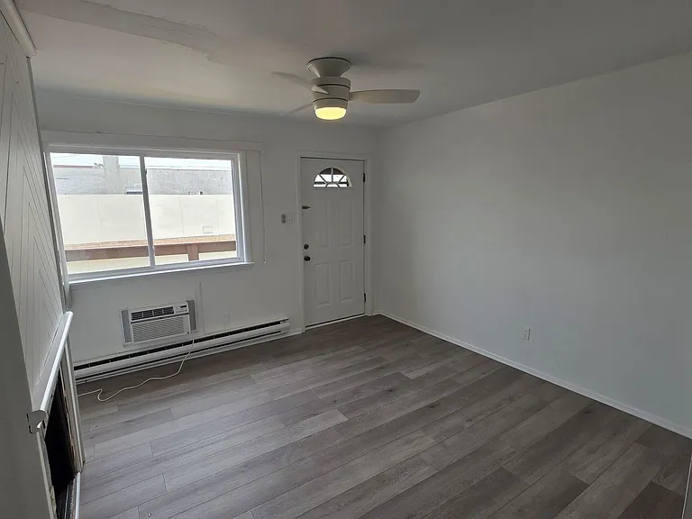 9600 Amherst Ave #5 — Photo 4