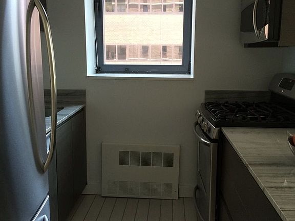 3rd image of 235 W 48th St APT 15D