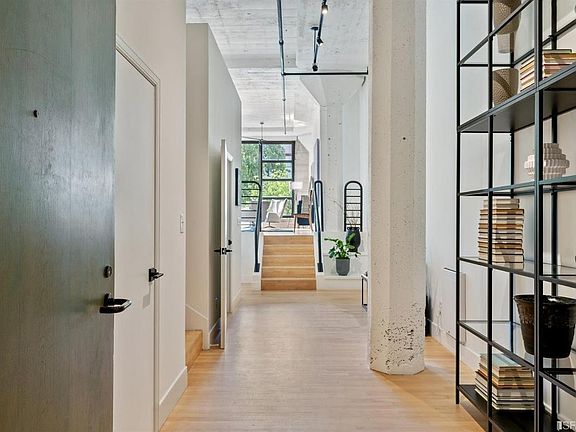 5th image of 601 4th St Unit 210