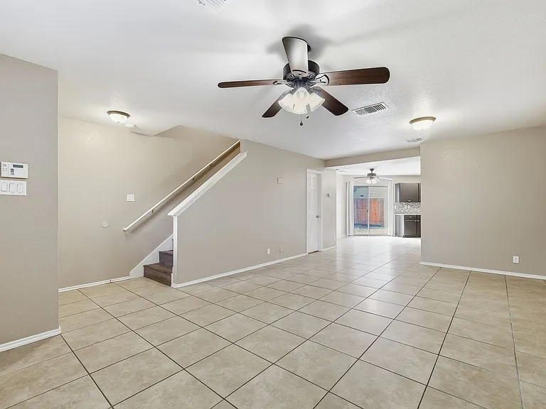151 McLennan Oak — Photo 5