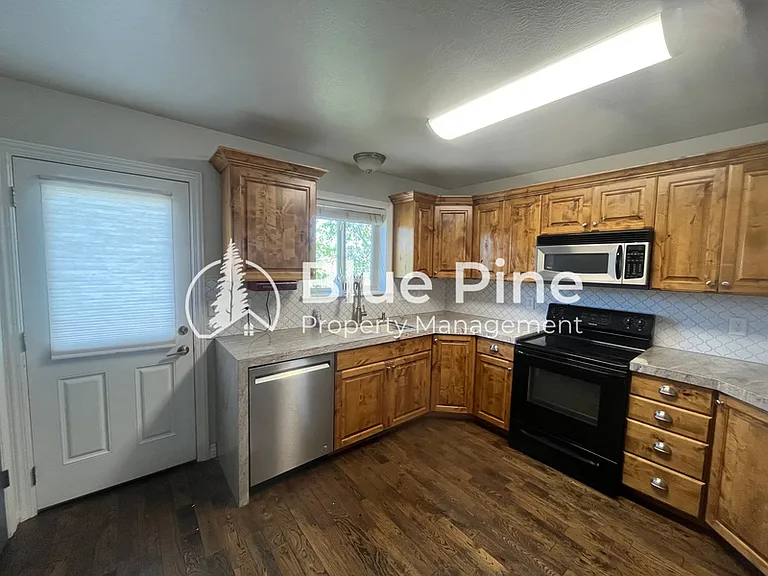 1941 N Oakbrook Rd — Photo 5