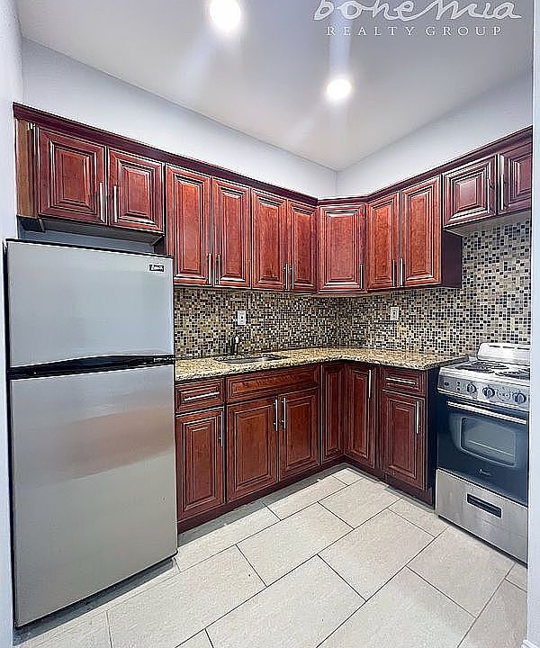 2nd image of 3924 Broadway #B2
