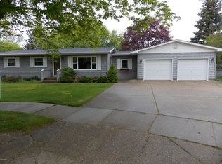 905 Elder Ln, Ludington, MI 49431