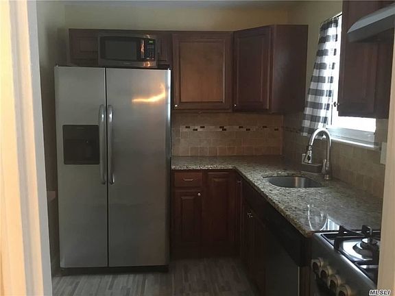 3rd image of 4744 Wilshire Ln