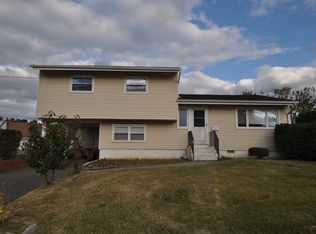 37 Woodshore E, Keyport, NJ 07735