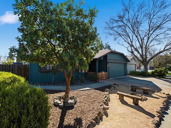 3rd image of 809 Kate Ln