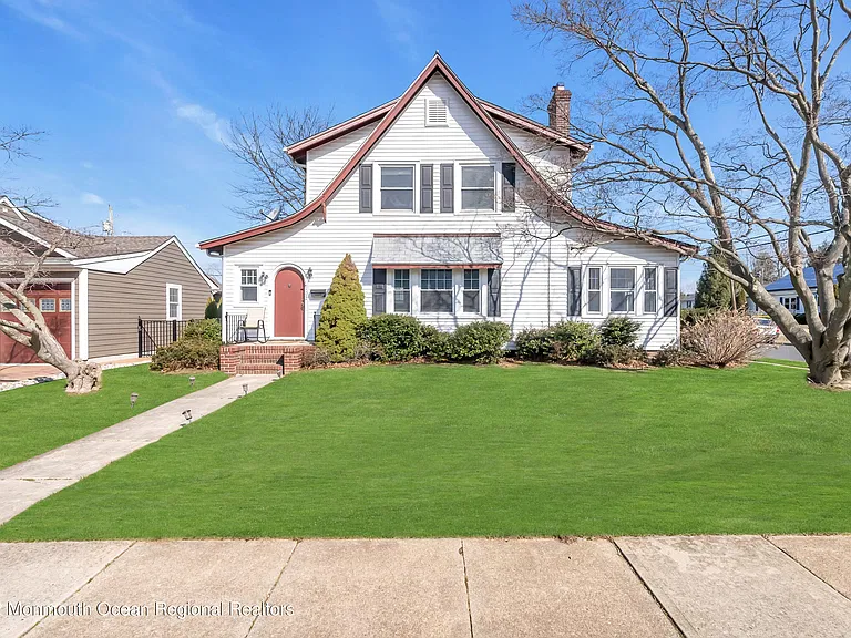 102 Dixon Ave — Photo 3