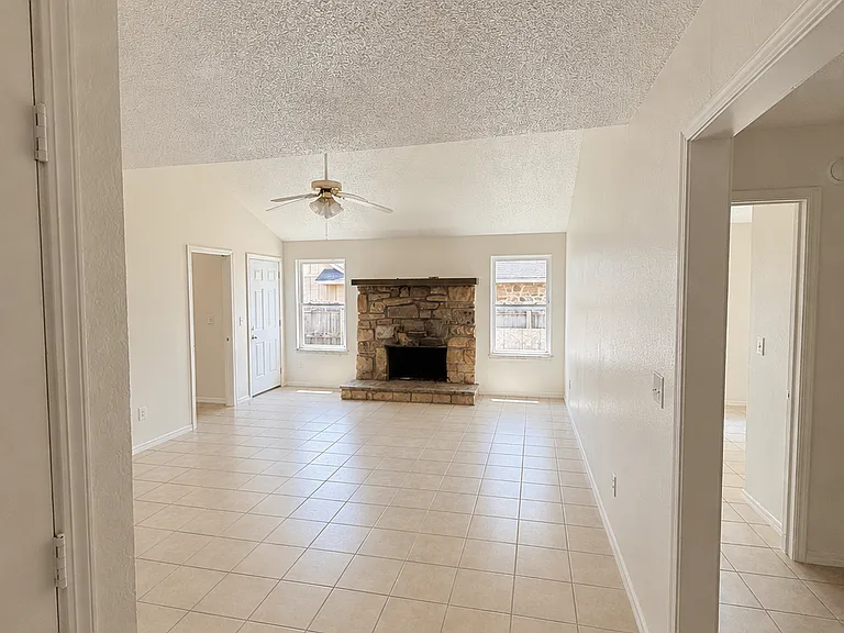 6610 S Yorktown Ave — Photo 14
