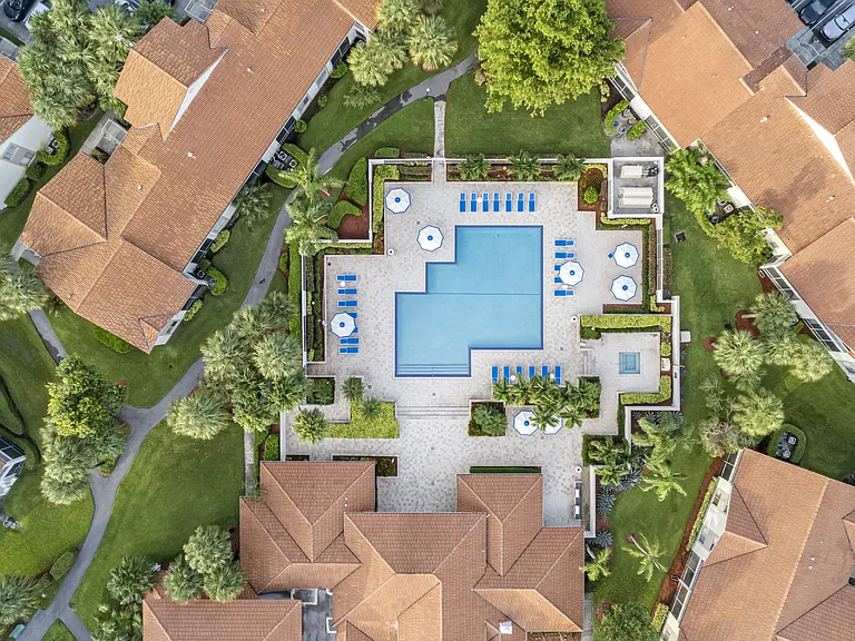 Palm Isle Residences — Photo 12