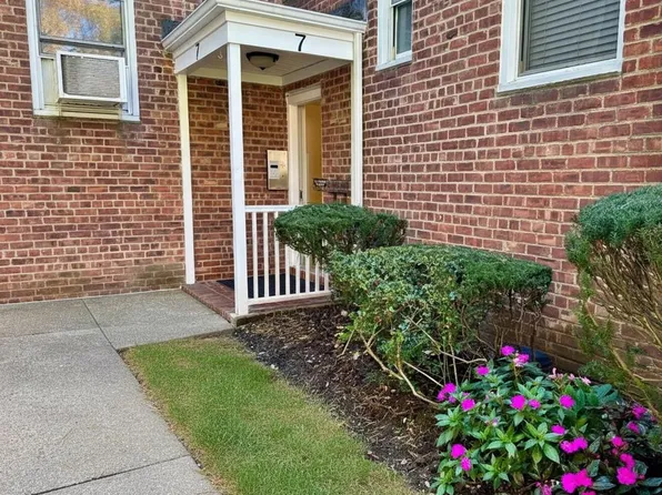 7 Edwards #2G, Roslyn Heights, NY 11577