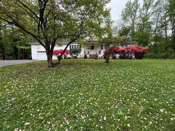 2392 Avenue E, Levittown, PA 19056