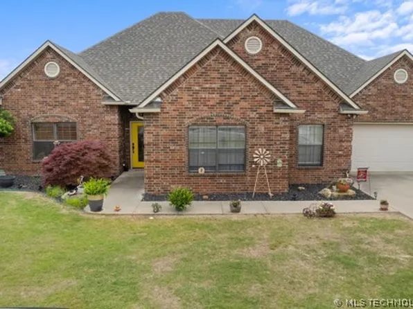 1227 Legacy Dr, Ada, OK 74820