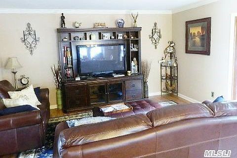 4th image of 89 Stratford Ct