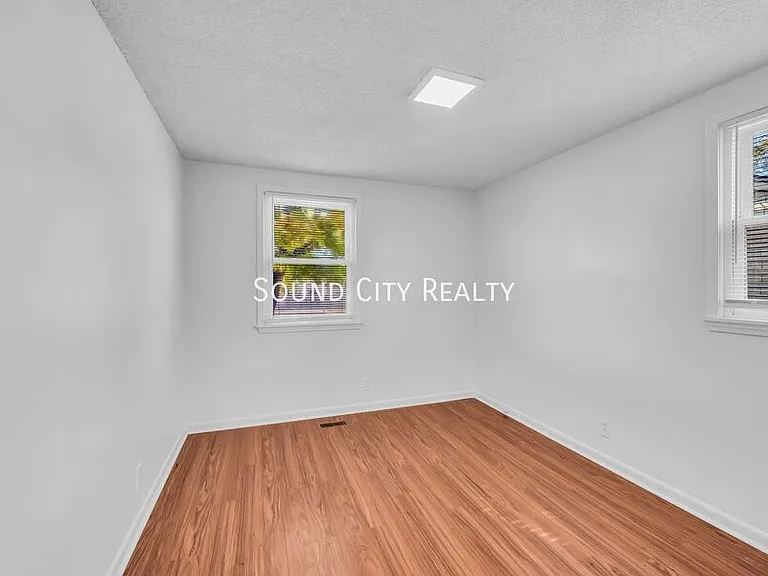 3232 Hinkle Dr — Photo 6