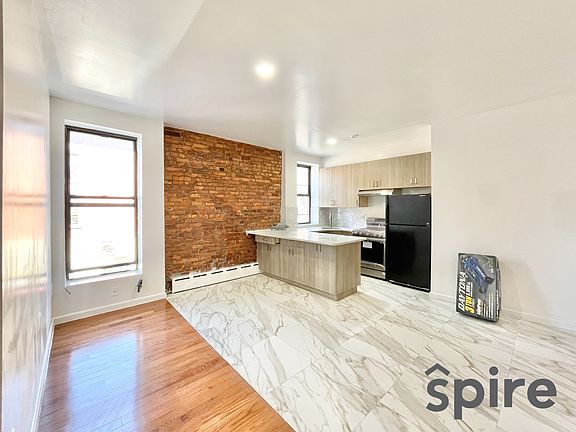 3rd image of 285 Smith St Floor 2