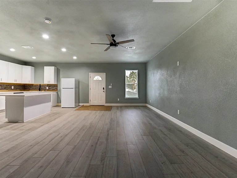 4323 Continental Dr — Photo 4
