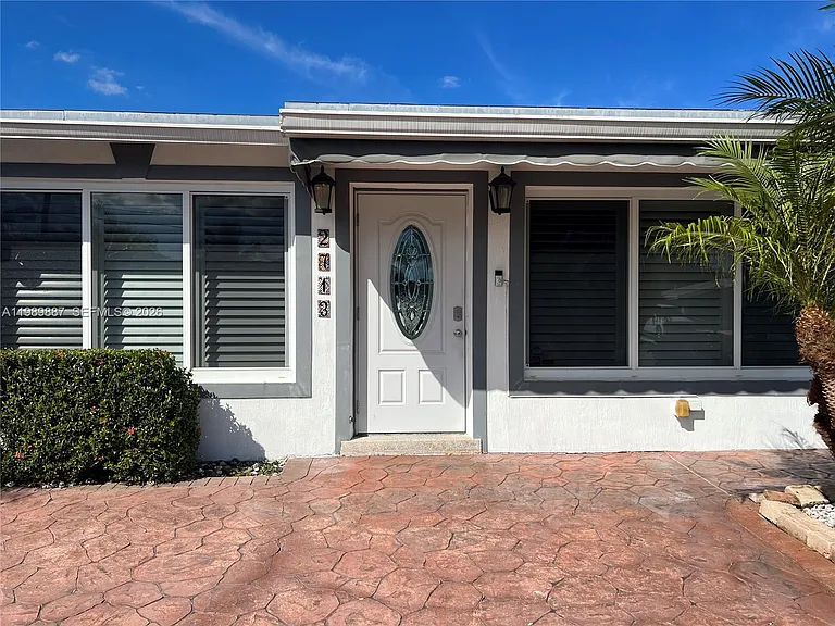 2713 Sherman St — Photo 2