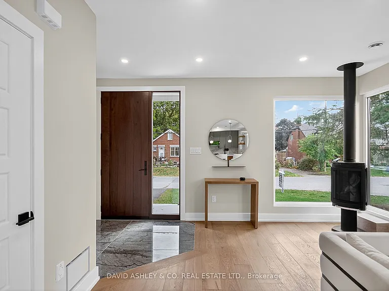612 W Tweedsmuir Ave #MAIN — Photo 25