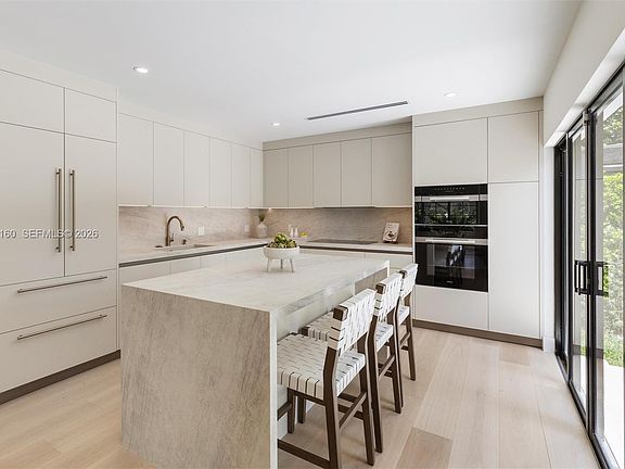 5th image of 118 Sarto Ave