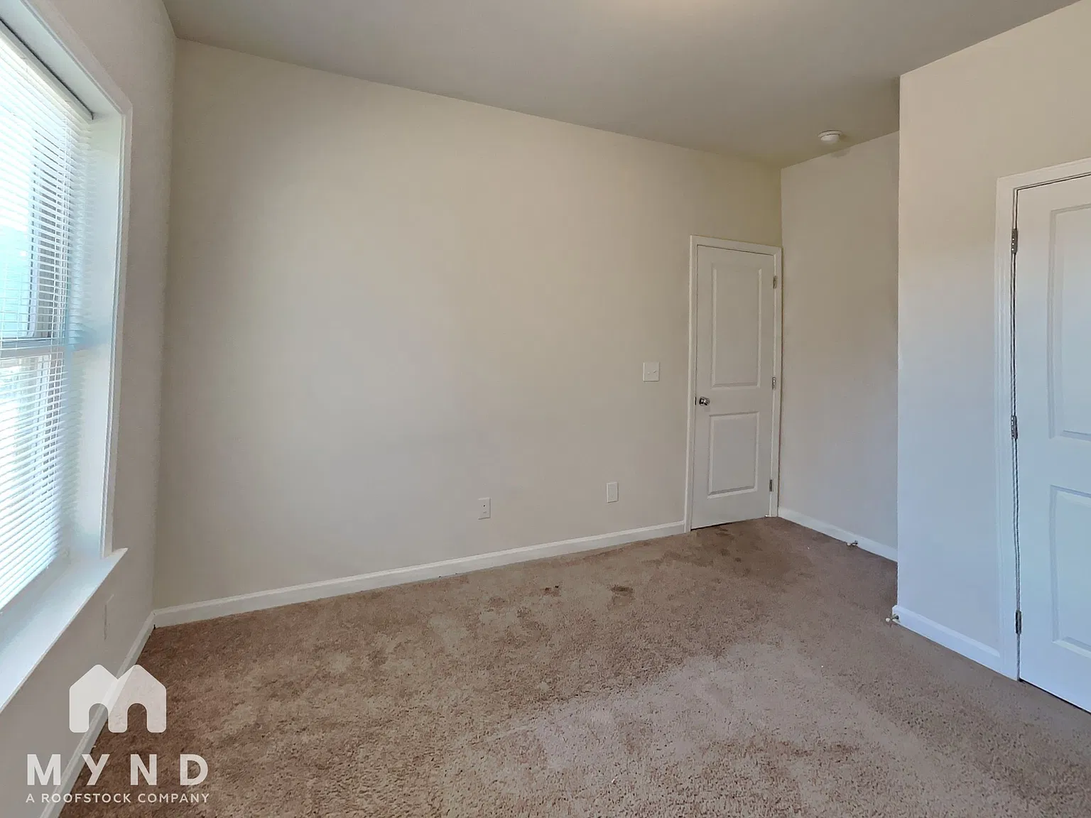 3 bed, 2.5 bath, 1843 sqft, $2,335 — Photo 3