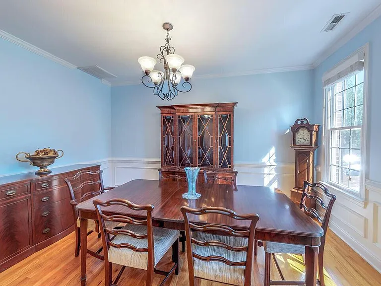 401 Waverly Hills Dr — Photo 2