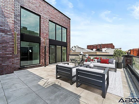4th image of 21 Meserole St #503