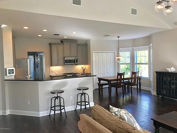 5th image of 975 Eagle Point Dr