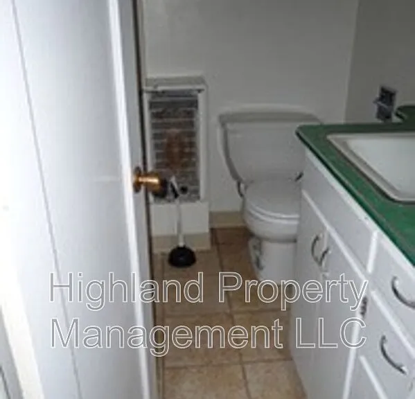1033 NE B St — Photo 5