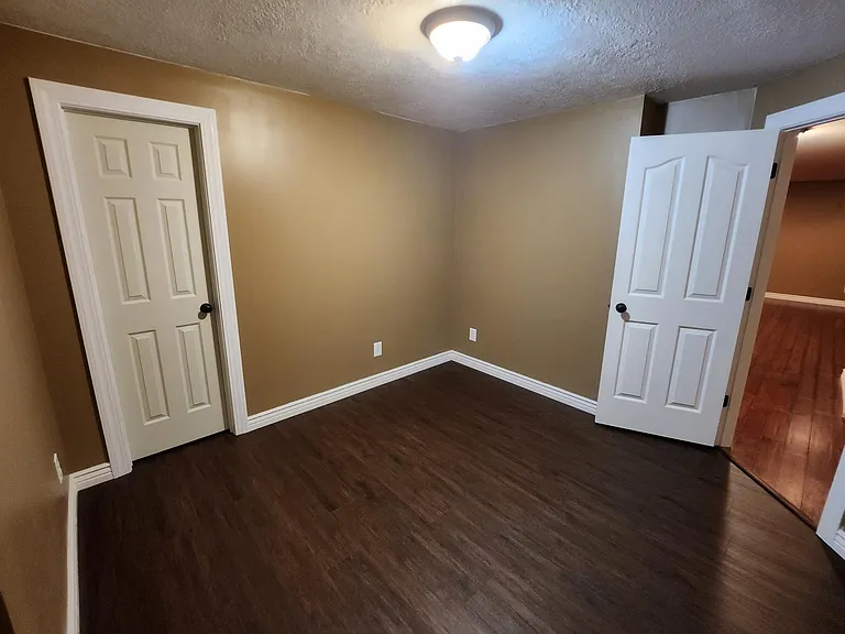 801 S Cranbrook Cir — Photo 22