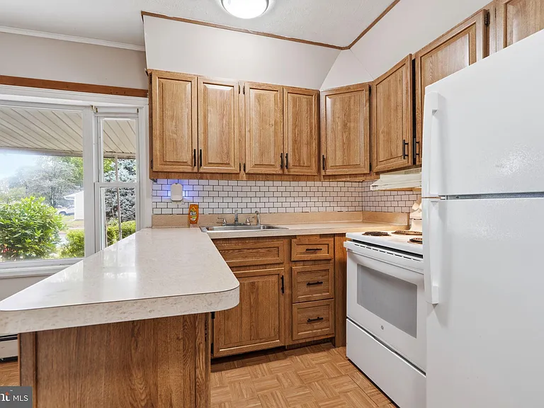 65 Orchard Ln — Photo 9