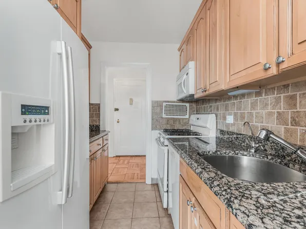 4555 Henry Hudson Parkway West 902 image 3 of 10