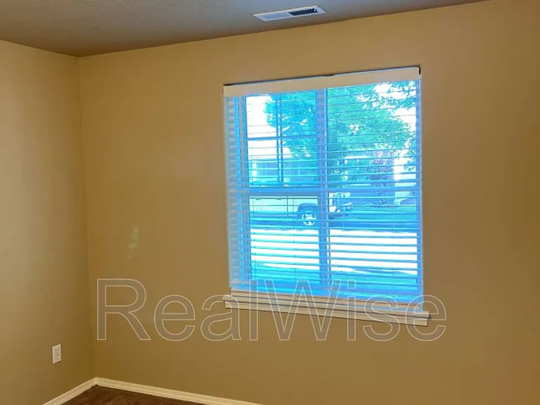 20611 Daisy Ln — Photo 17