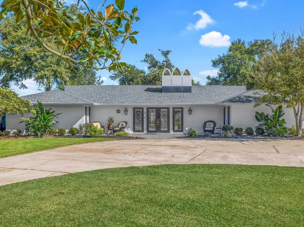 9 River Ln, Lake Charles, LA 70605