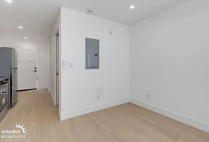 3075 Hawthorn St #2 — Photo 3