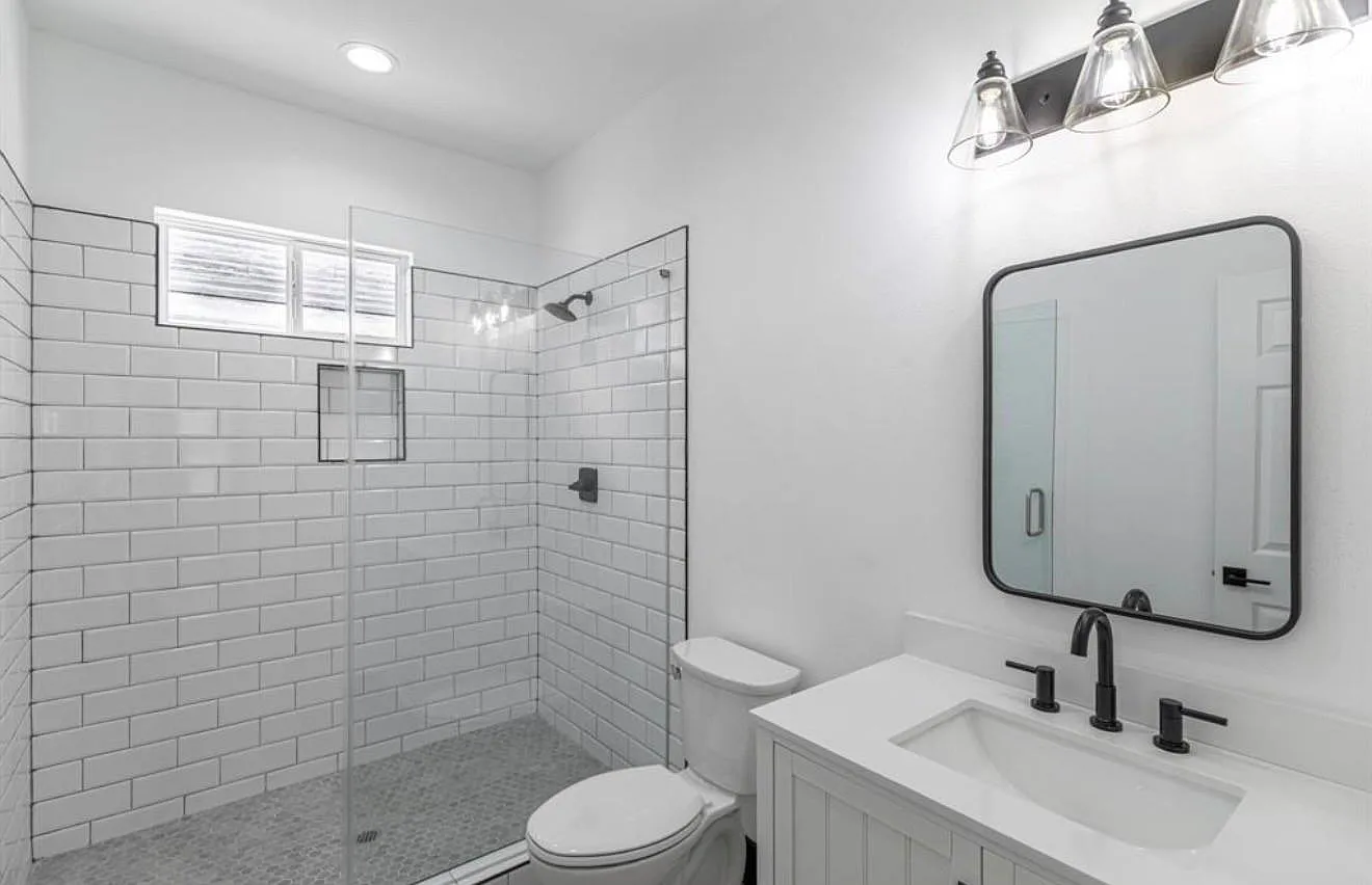 3 bed, 2.0 bath, 1770 sqft, $2,500 — Photo 2