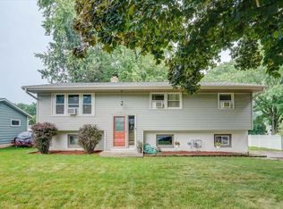 304 Meadow Ln, Deforest, WI 53532