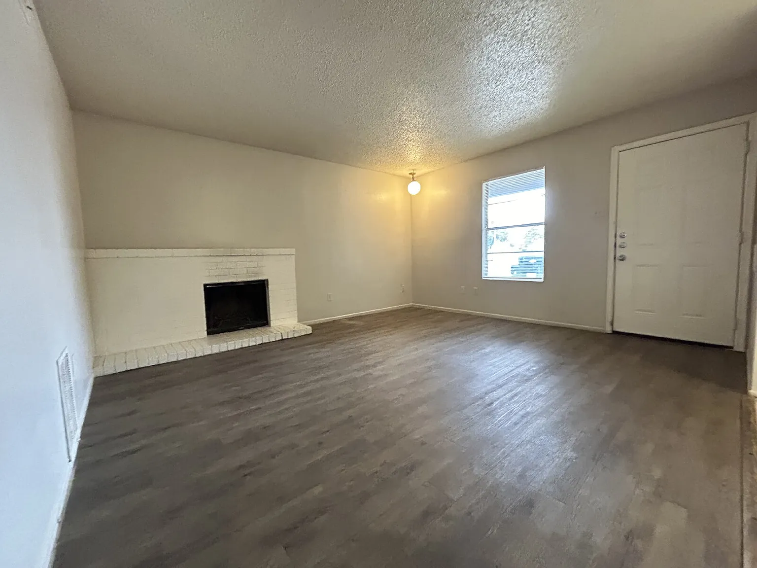 2 bed, 1.0 bath, 800 sqft, $725 — Photo 3
