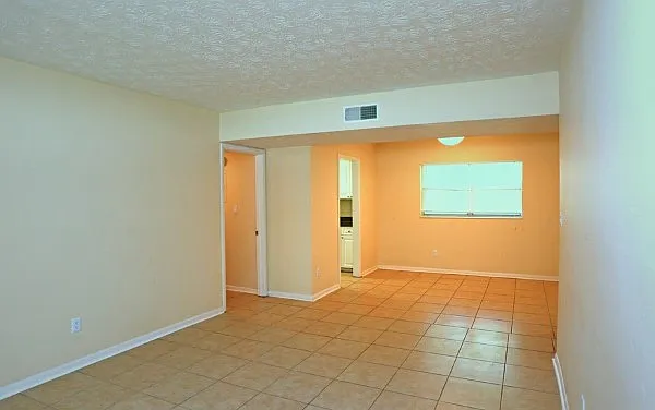 Rolling Hills Apartments — Photo 29